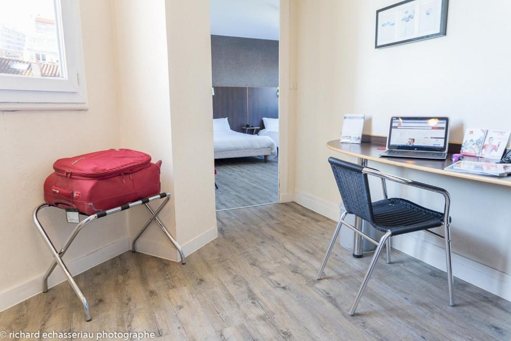 Hotel De La Vendee La Roche-sur-Yon Εξωτερικό φωτογραφία